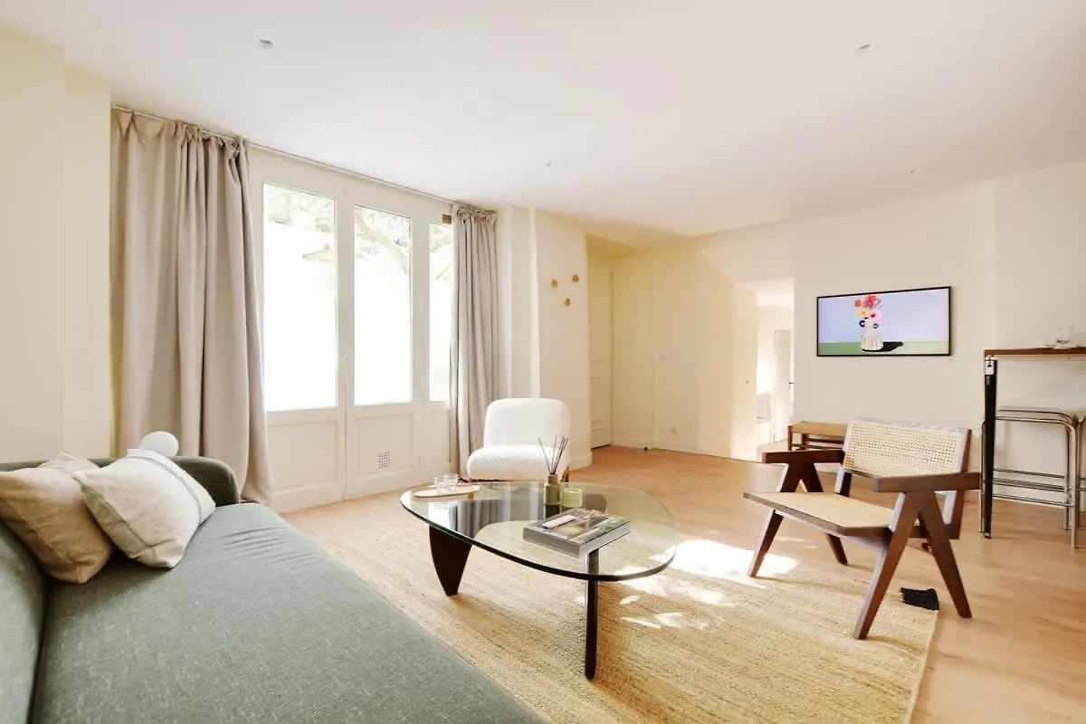Appartement Chic Et Tendance Au Coeur Du Marais Vibrant Parigi Francia